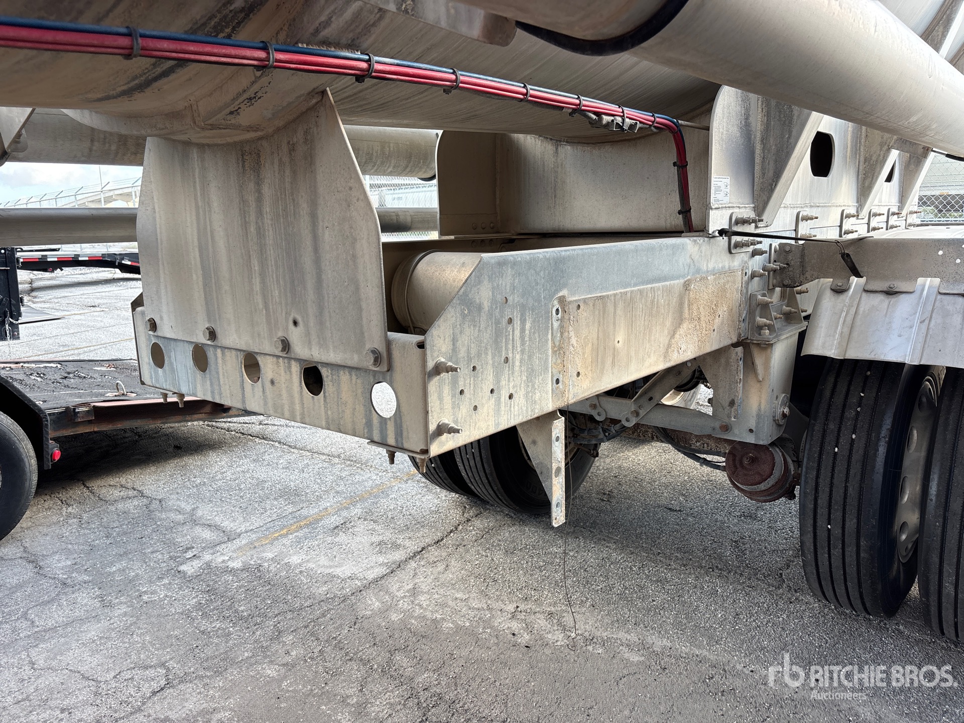 2013 Heil 8400 GAL T/A