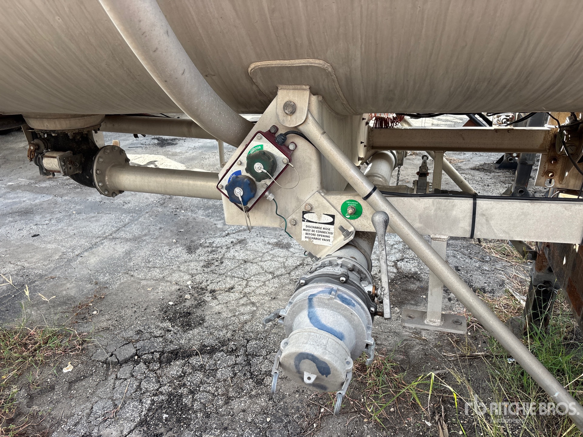 2012 Polar 8400 GAL T/A