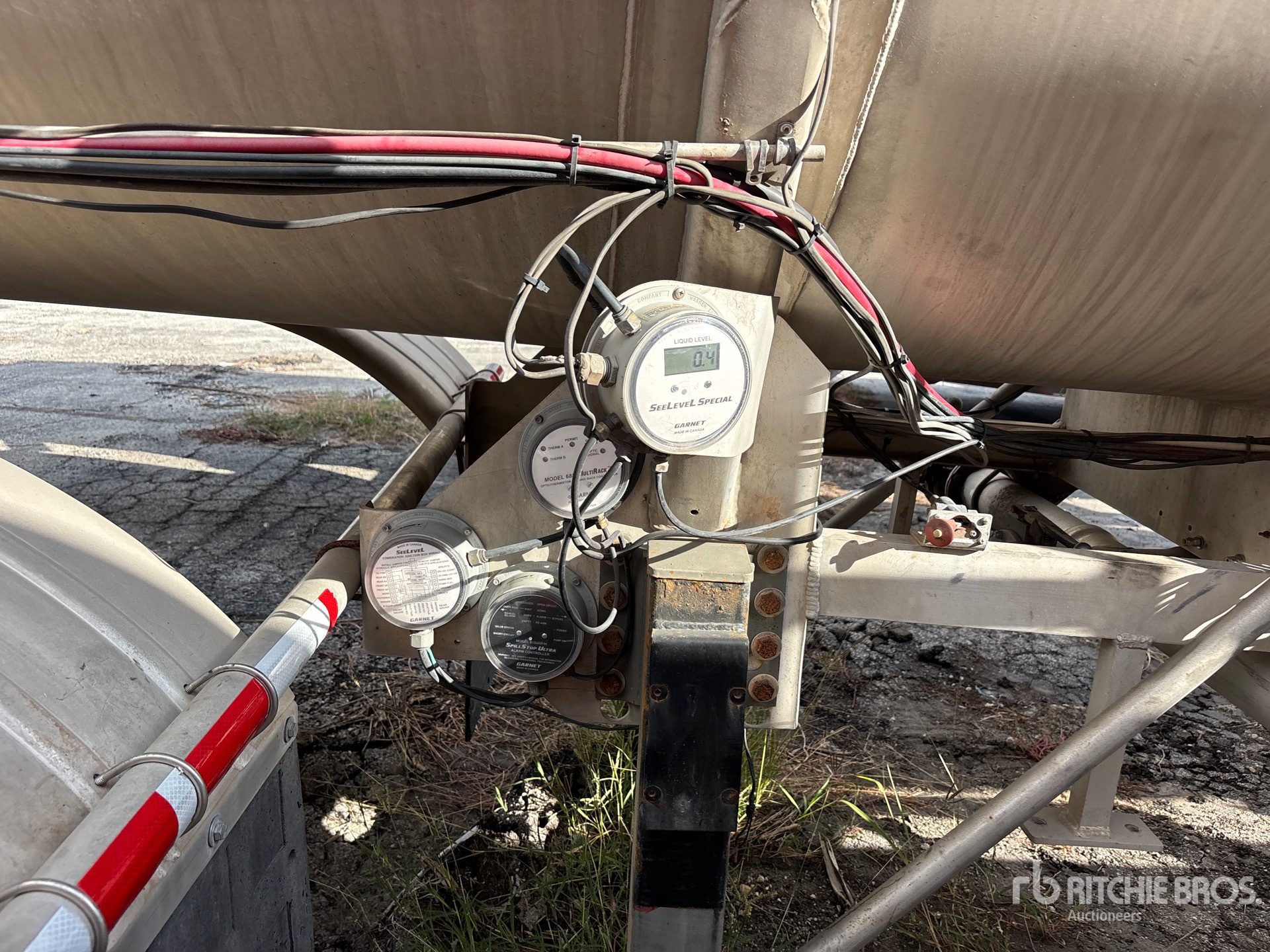 2012 Polar 8400 GAL T/A
