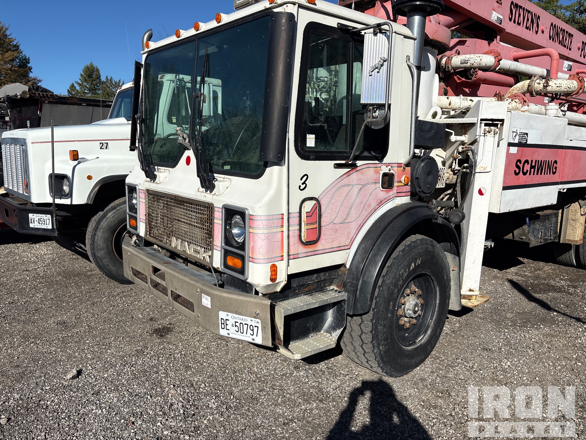 1995 Mack MR