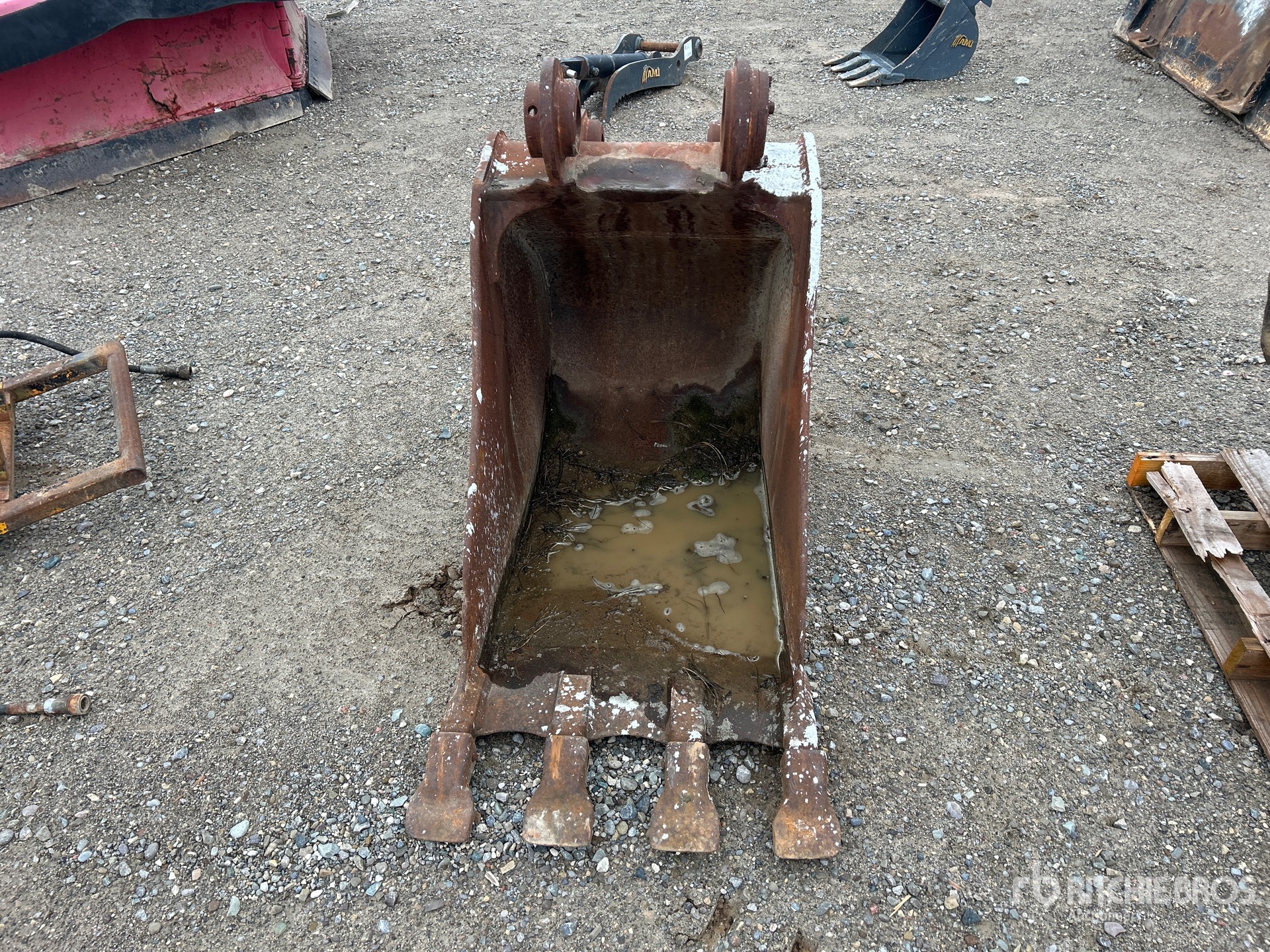 Caterpillar 26 IN