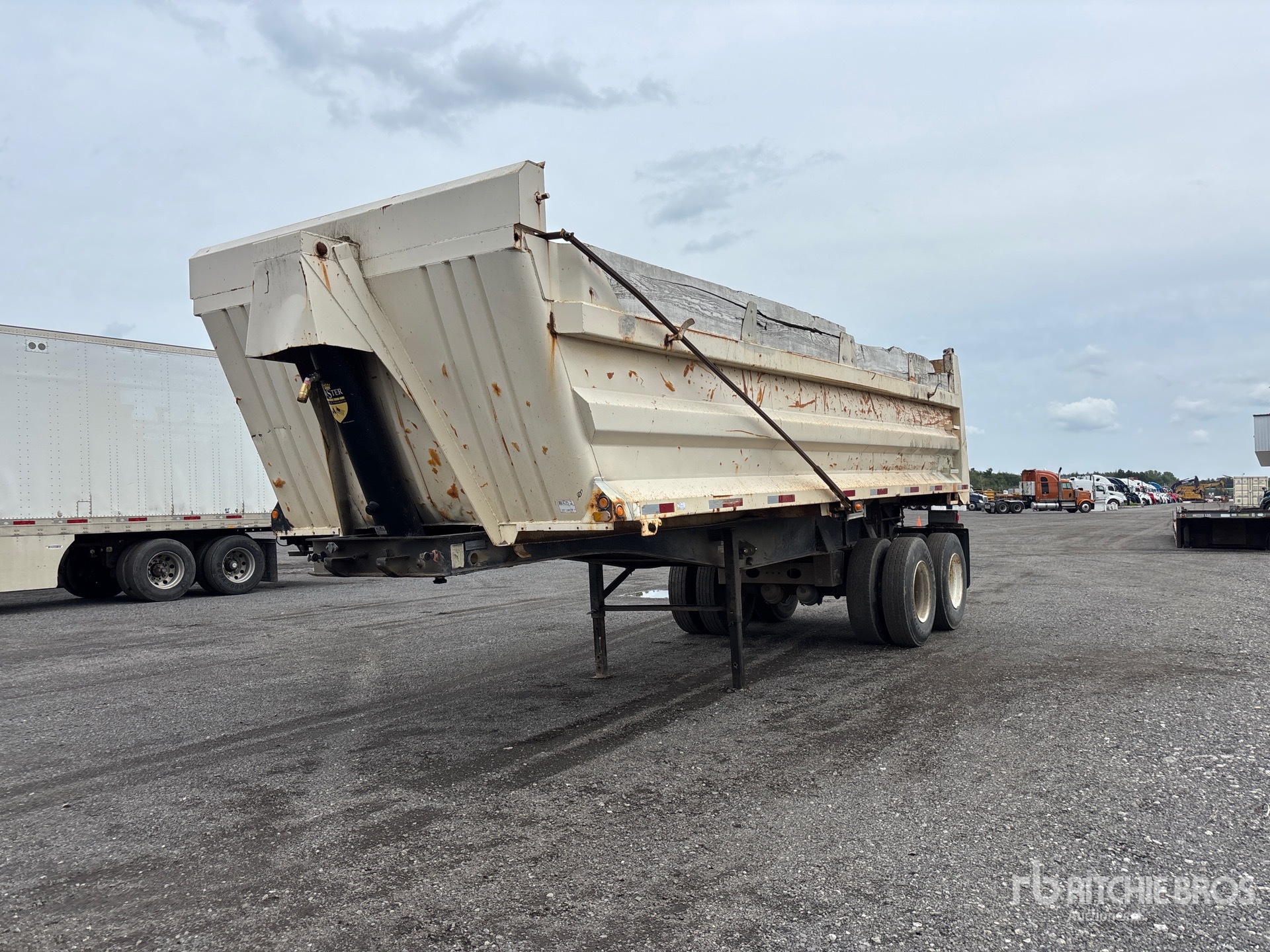 2000 Arnes 24 FT T/A