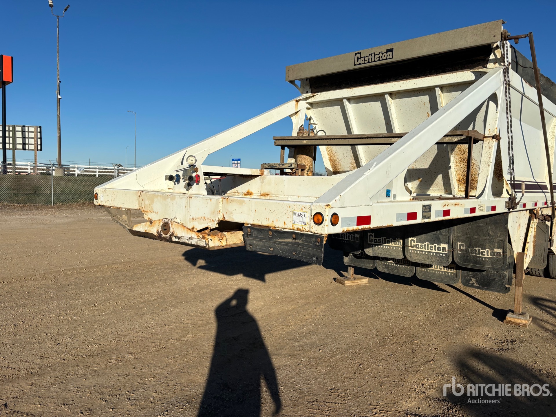2004 Castleton 37 FT TRI/A