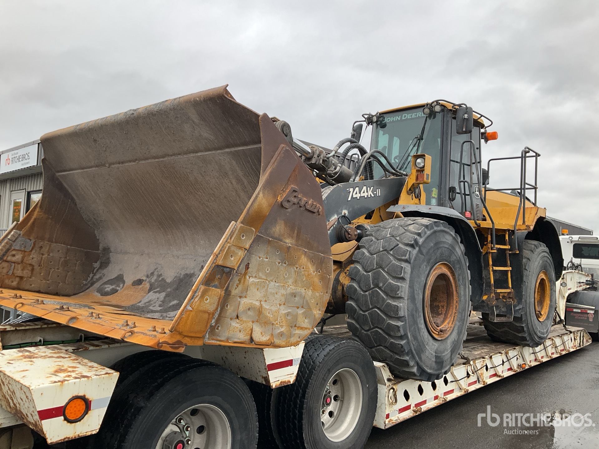 Photo of 2015 John Deere 744K