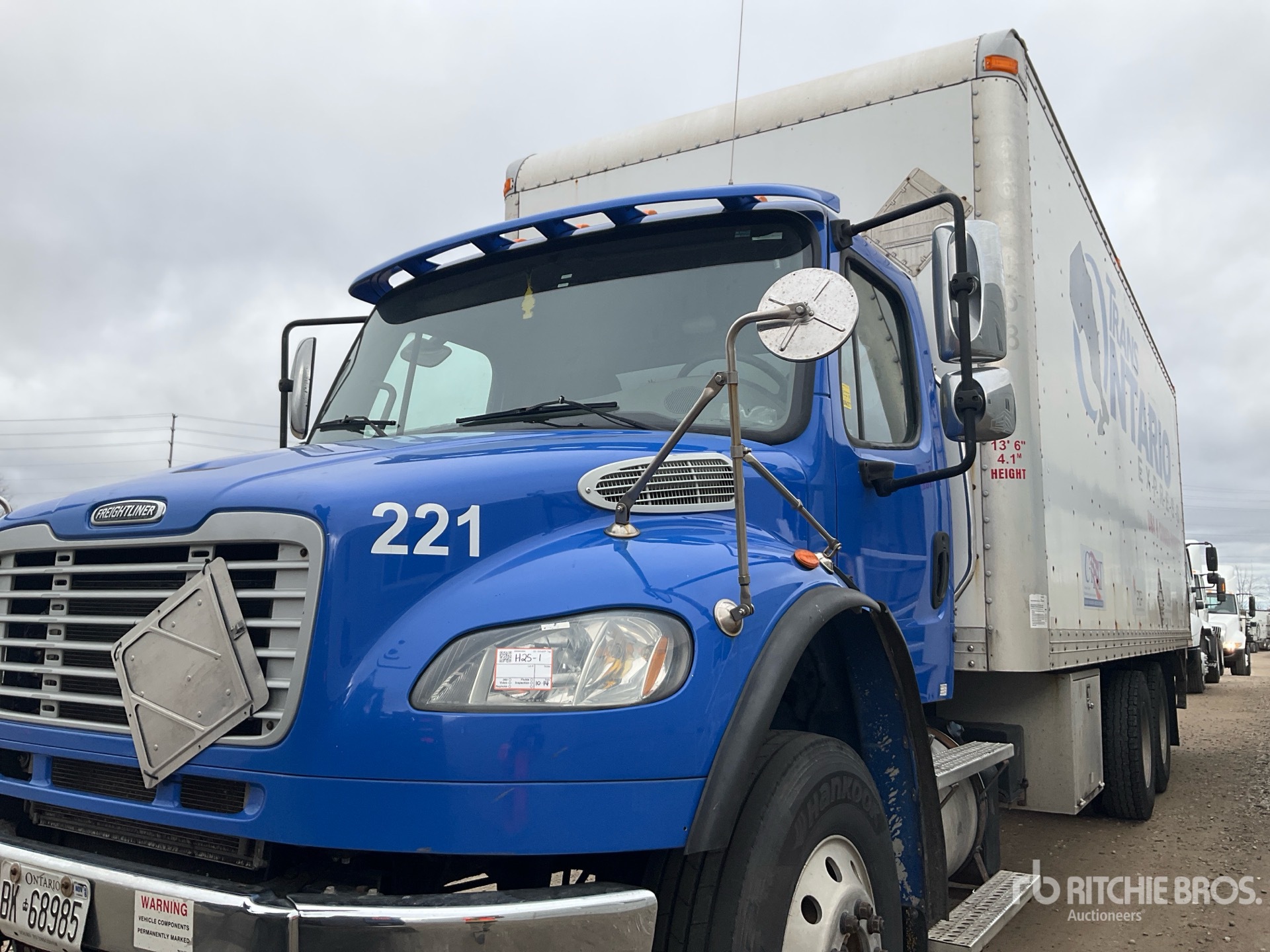 2017 Freightliner M2106