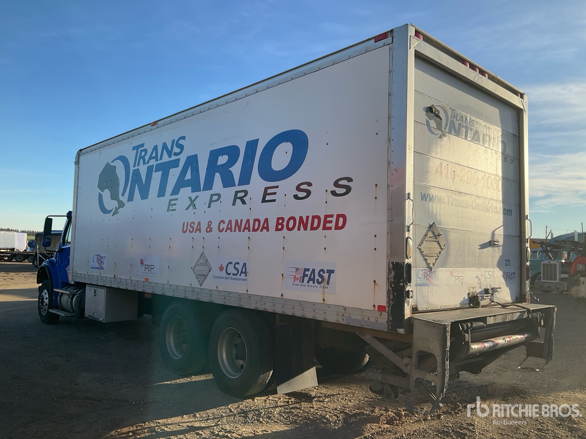 2017 Freightliner M2106