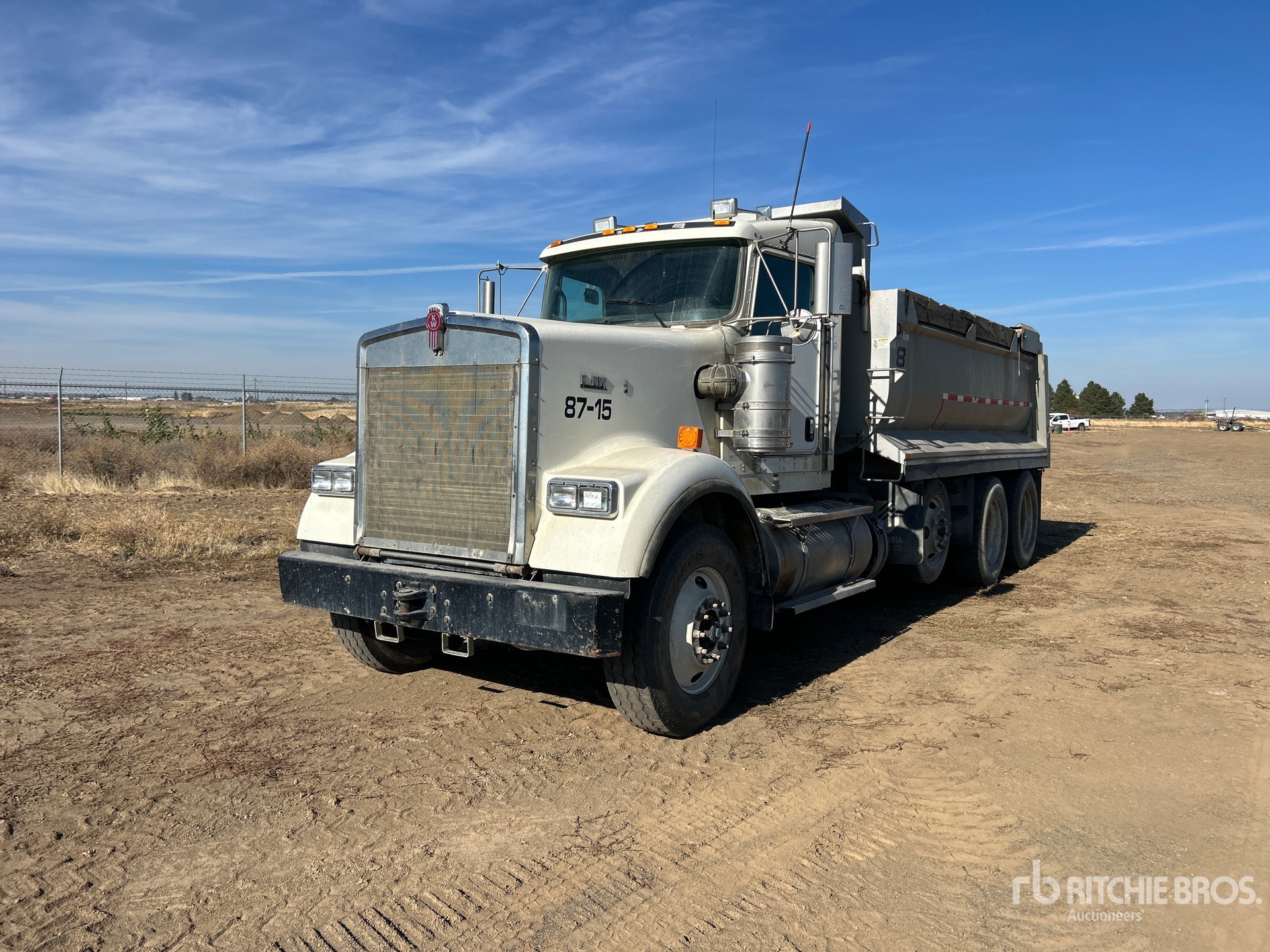 Photo of 2015 Kenworth W900