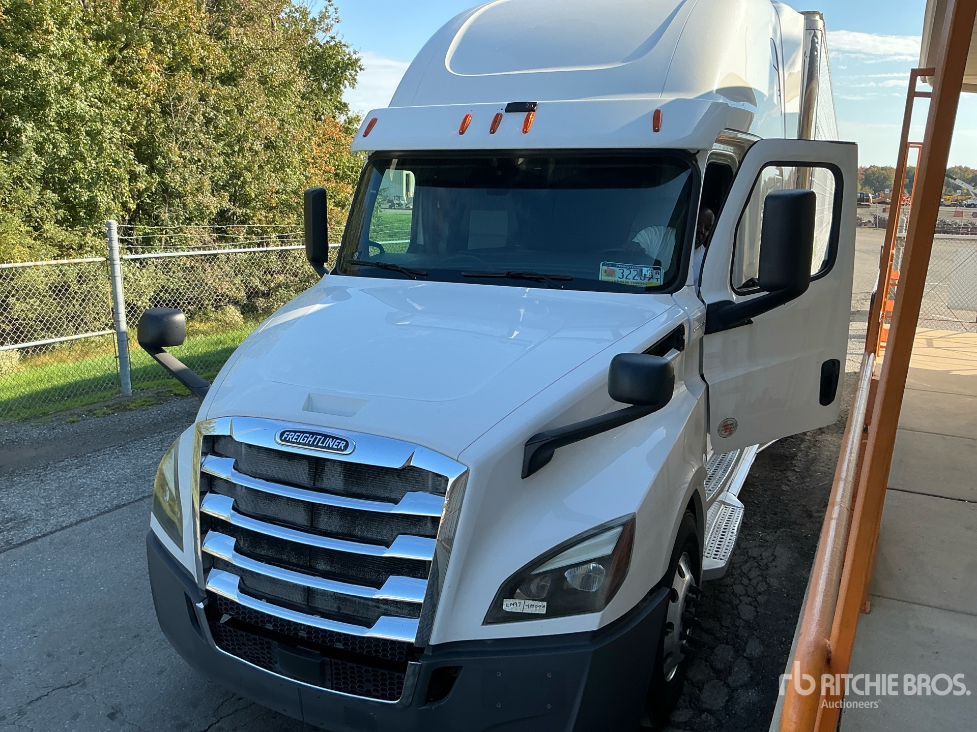 2018 Freightliner CASCADIA 126
