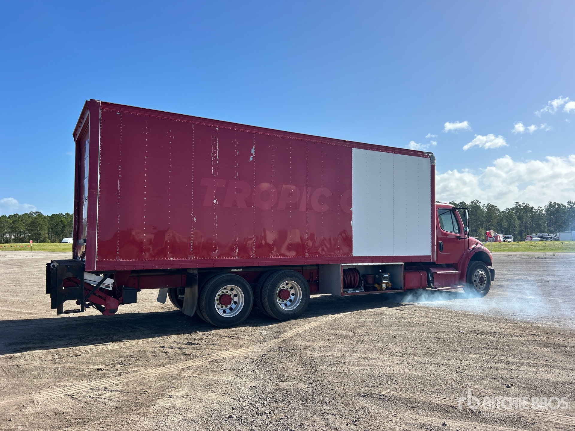 2015 Freightliner M2 106