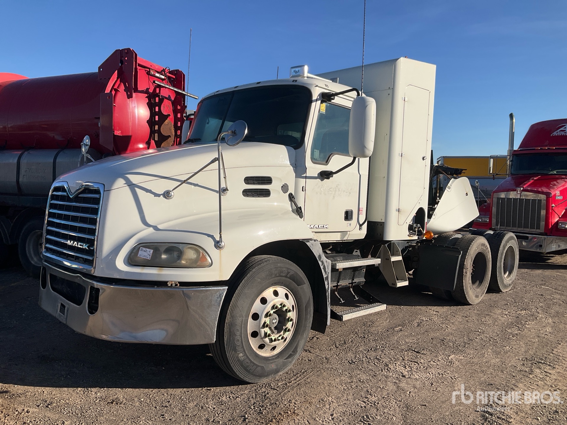 Photo of 2015 Mack CXU600