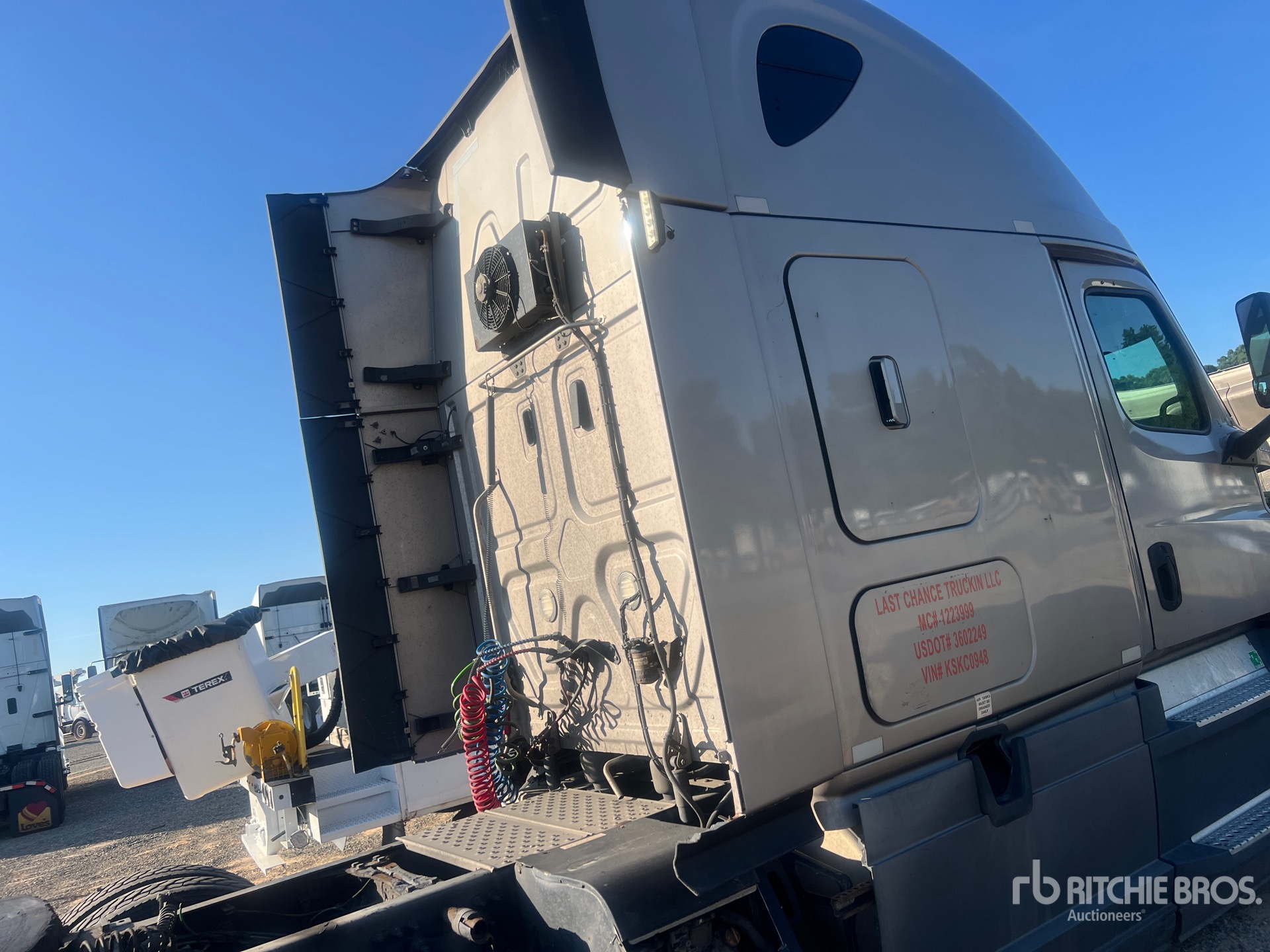 2019 Freightliner CASCADIA 126