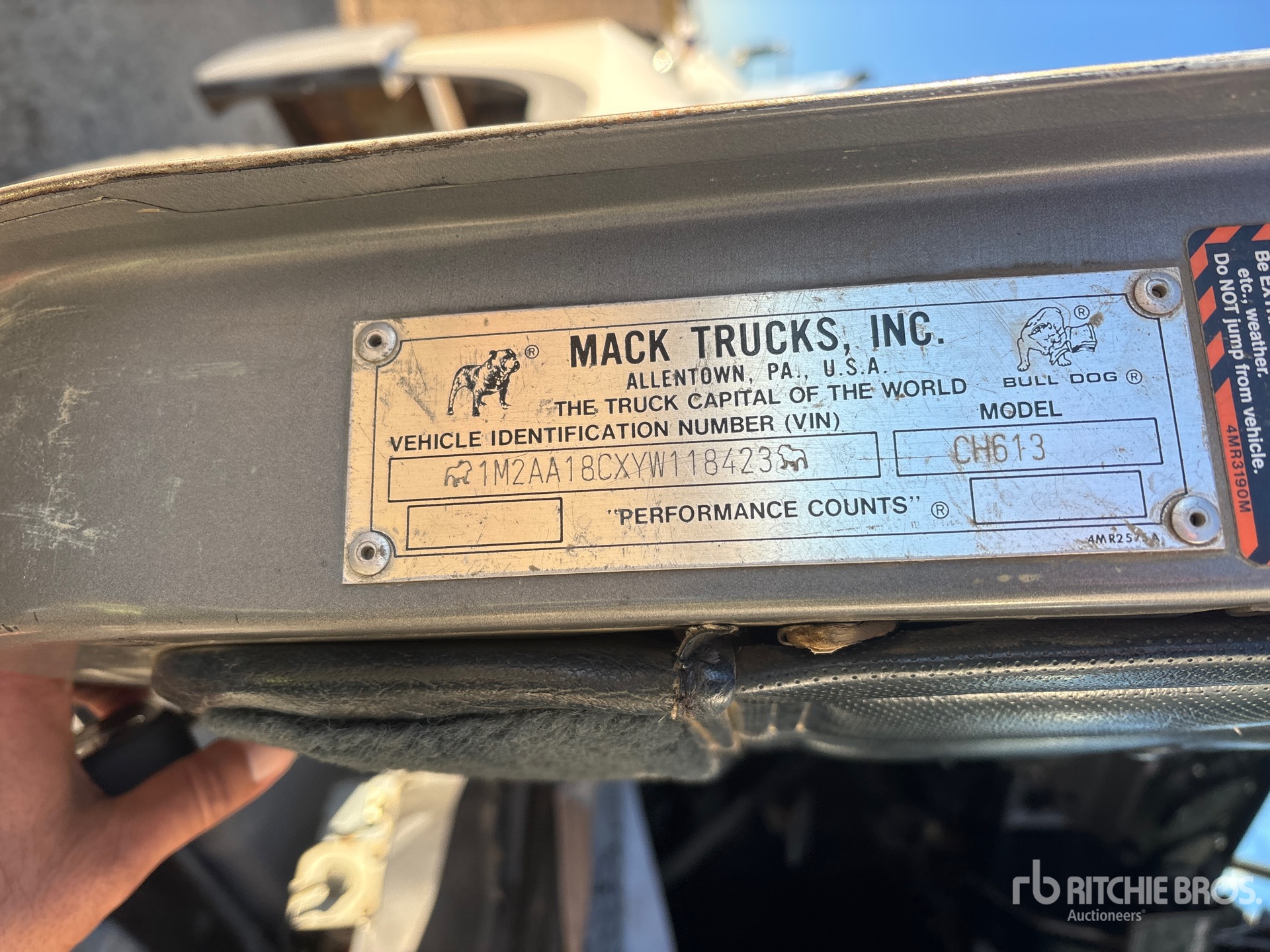 2000 Mack CH613