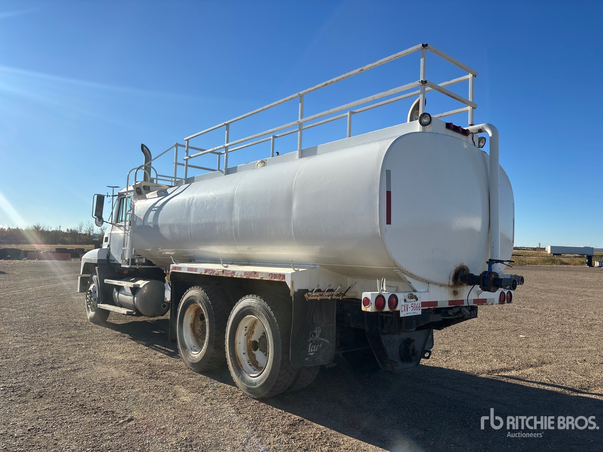2000 Mack CH613