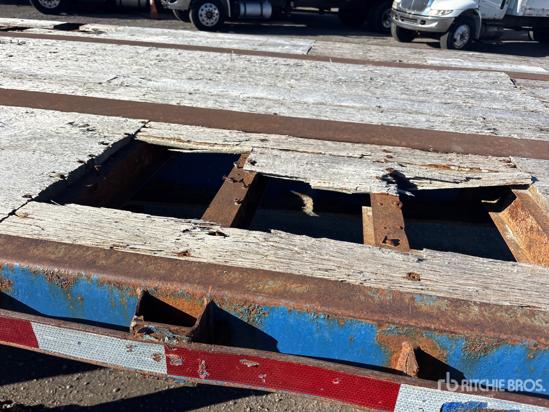 2003 Temisko 28 FT TRI/A SUPER B-TRAIN LEAD