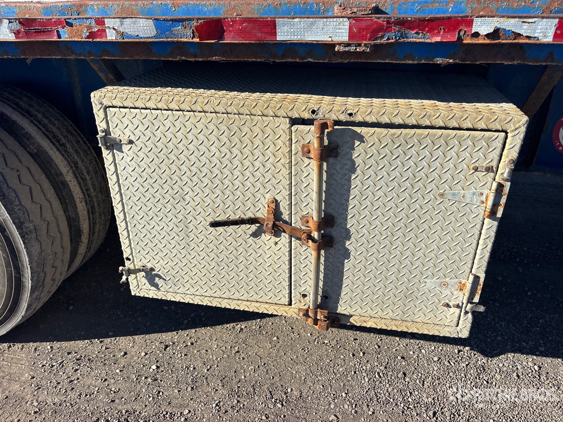 2003 Temisko 28 FT TRI/A SUPER B-TRAIN LEAD