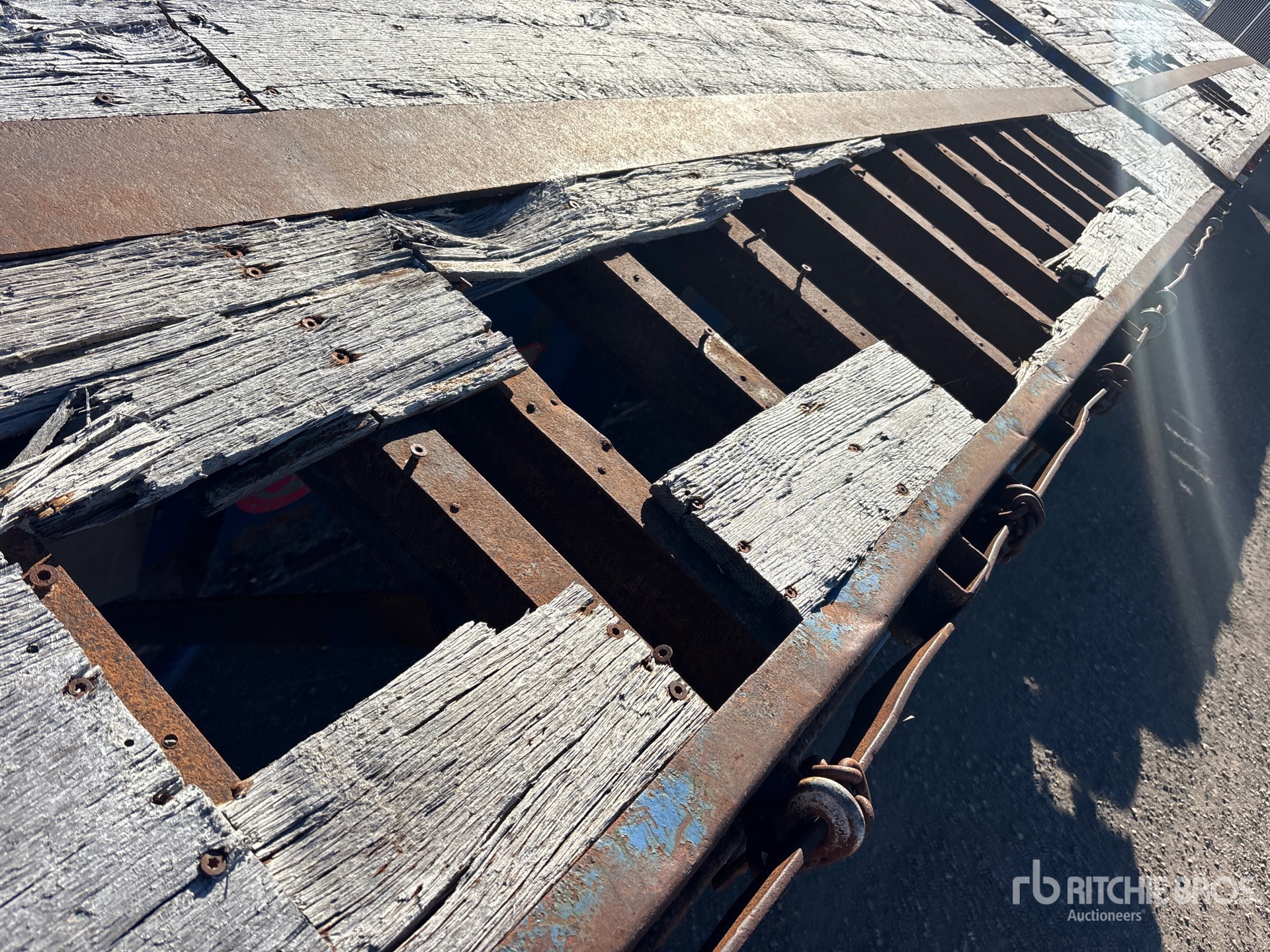 2003 Temisko 28 FT TRI/A SUPER B-TRAIN LEAD