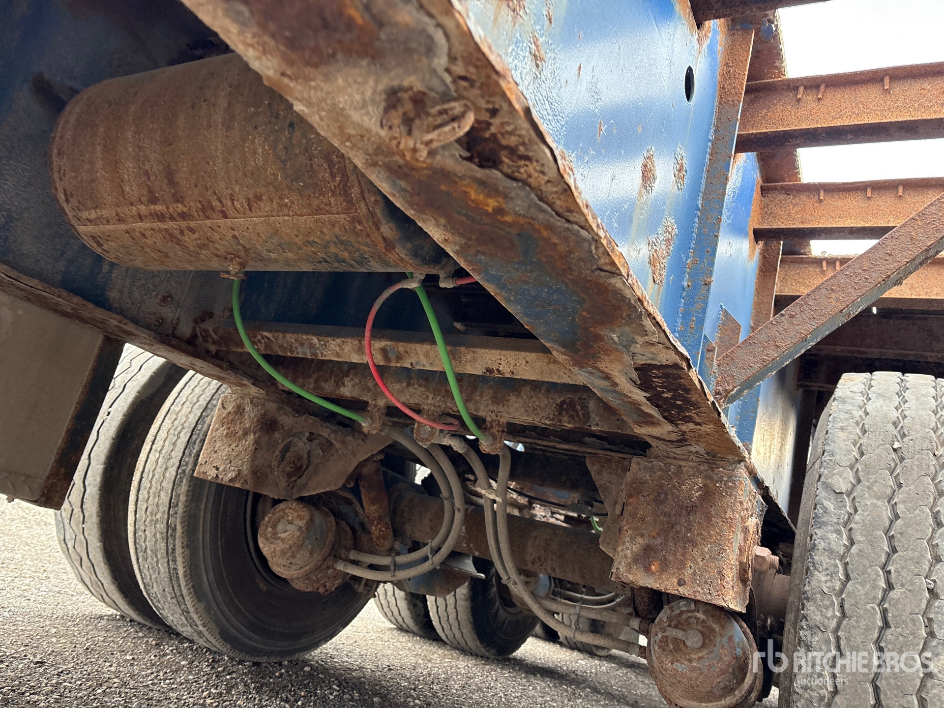 2003 Temisko 28 FT TRI/A SUPER B-TRAIN LEAD