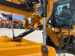 Hydraulics with Blade Lift Cylinders