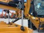 Hydraulics with Blade Lift Cylinders