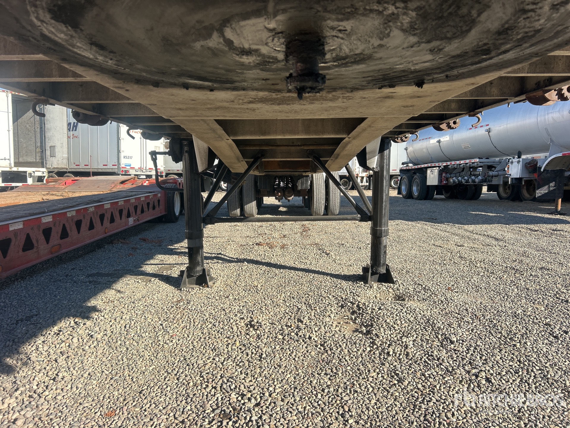 1981 Ravens 43 FT T/A SPREAD AXLE