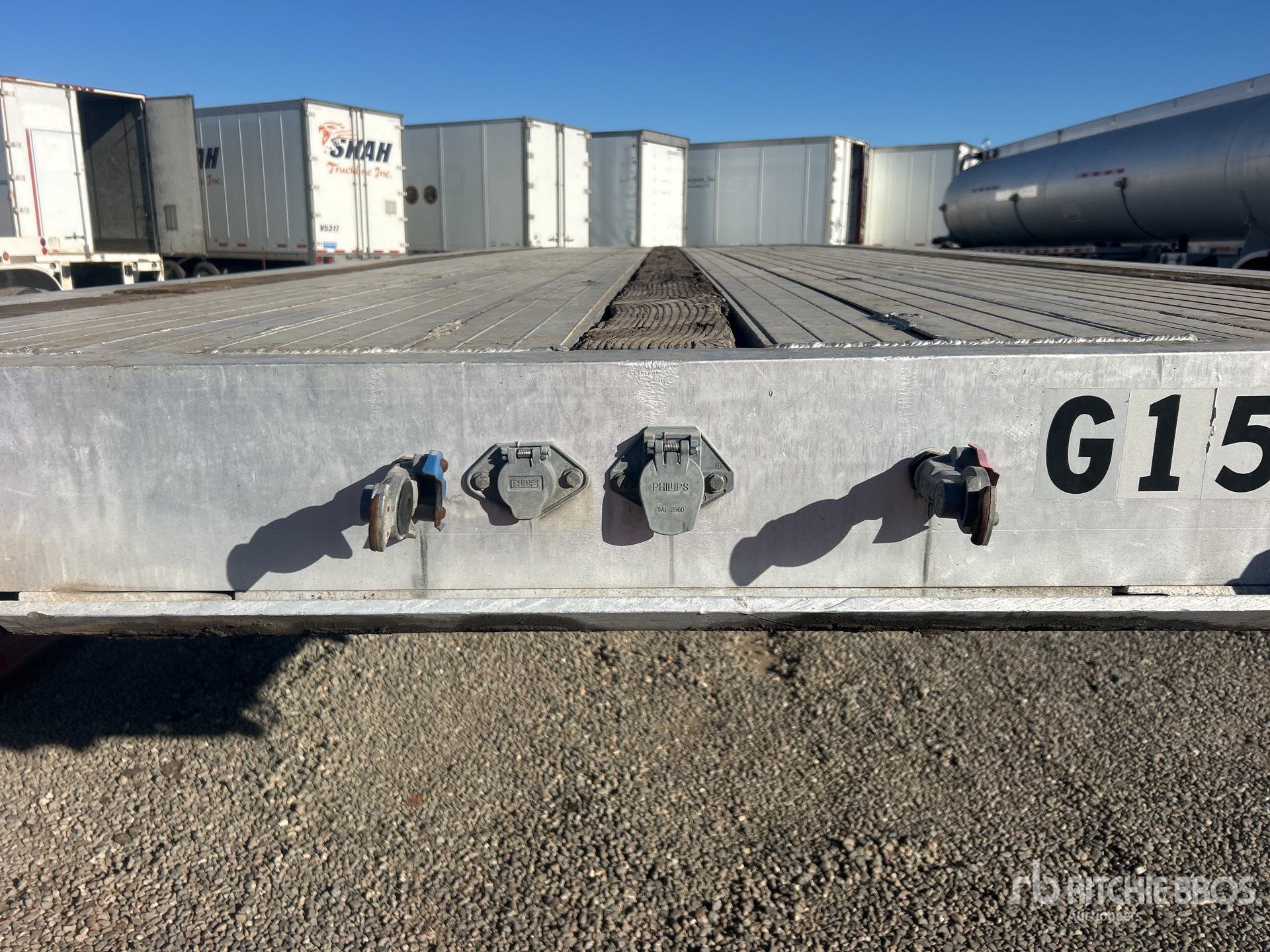 1981 Ravens 43 FT T/A SPREAD AXLE