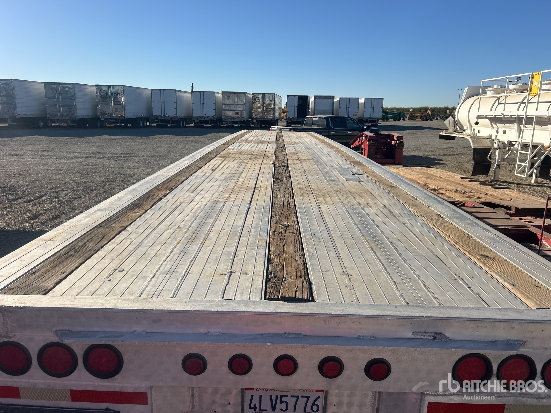 1981 Ravens 43 FT T/A SPREAD AXLE