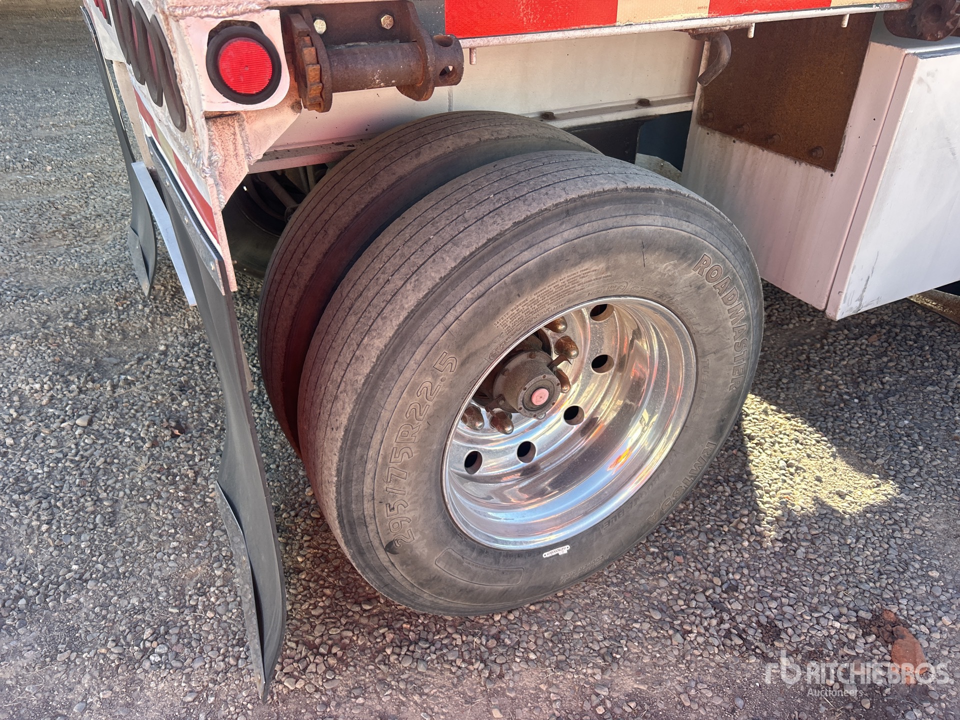 1981 Ravens 43 FT T/A SPREAD AXLE