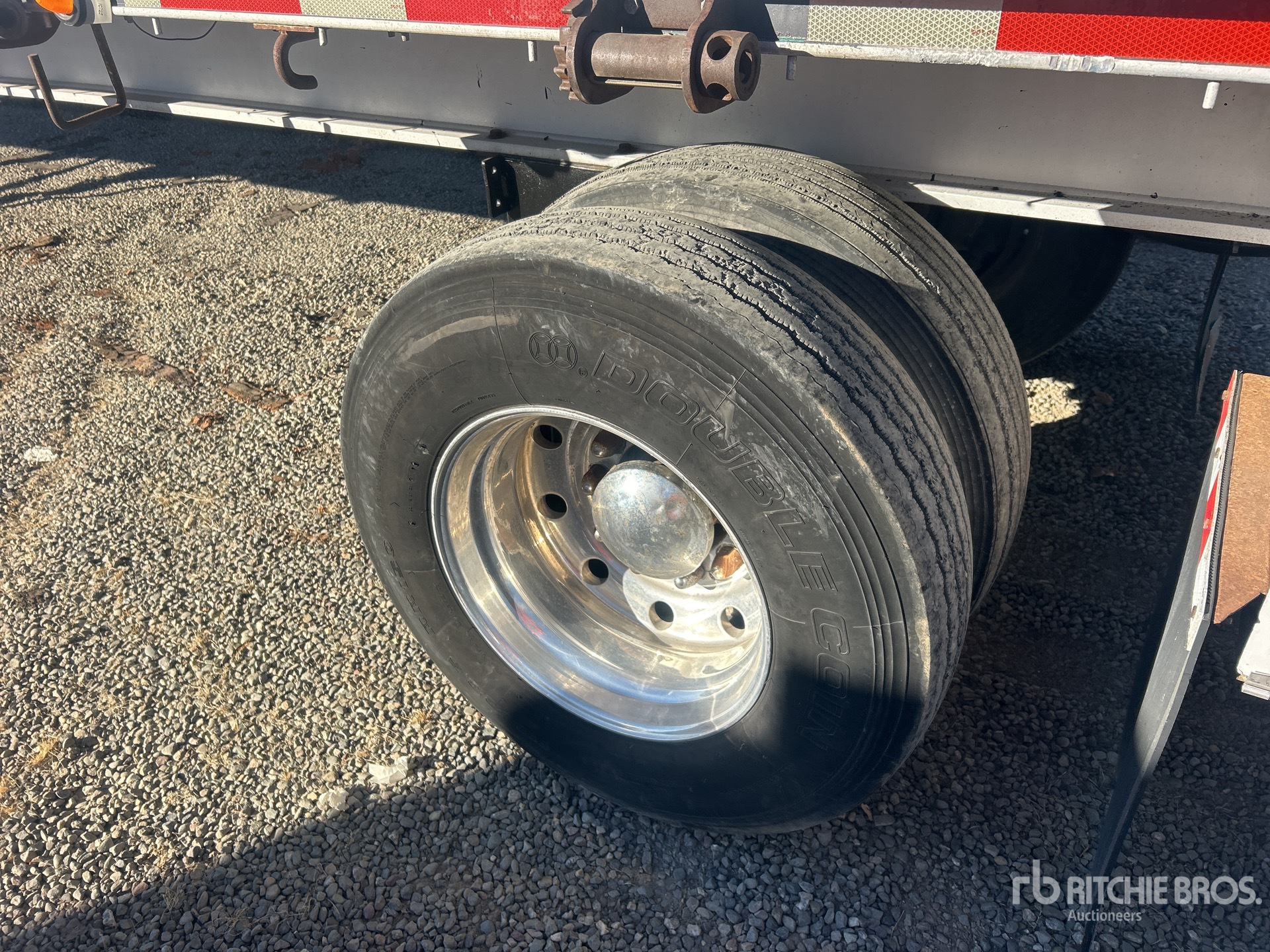 1981 Ravens 43 FT T/A SPREAD AXLE