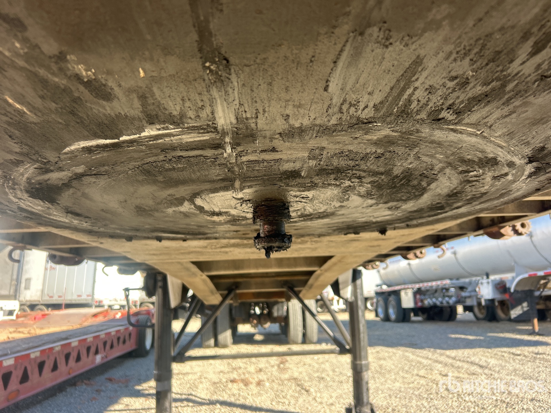 1981 Ravens 43 FT T/A SPREAD AXLE