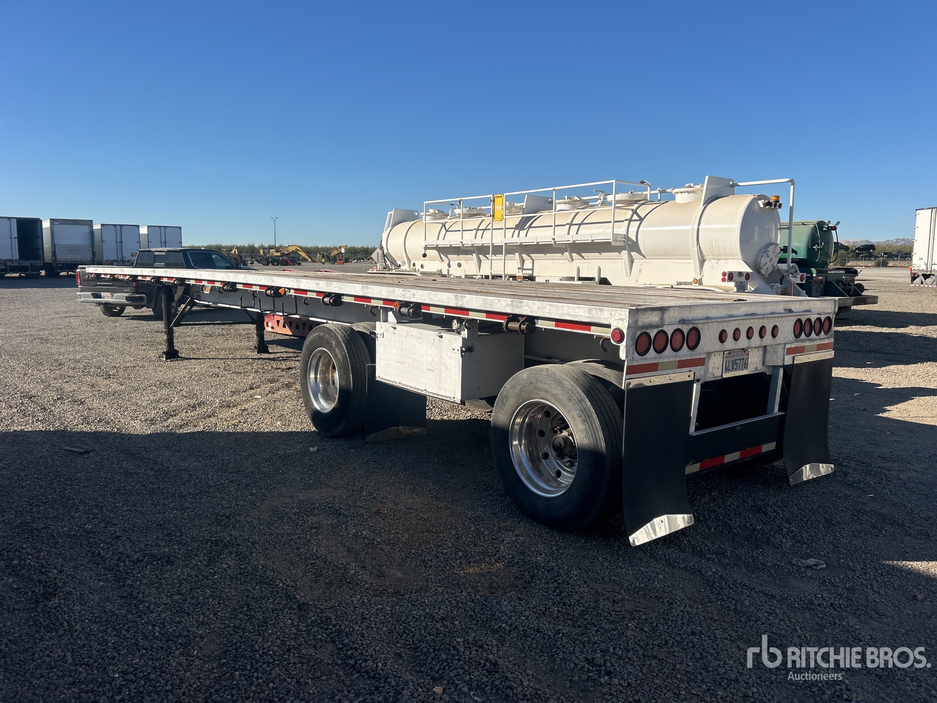 1981 Ravens 43 FT T/A SPREAD AXLE