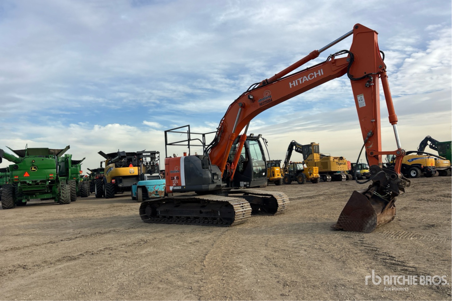 2013 Hitachi ZX225USLC-3