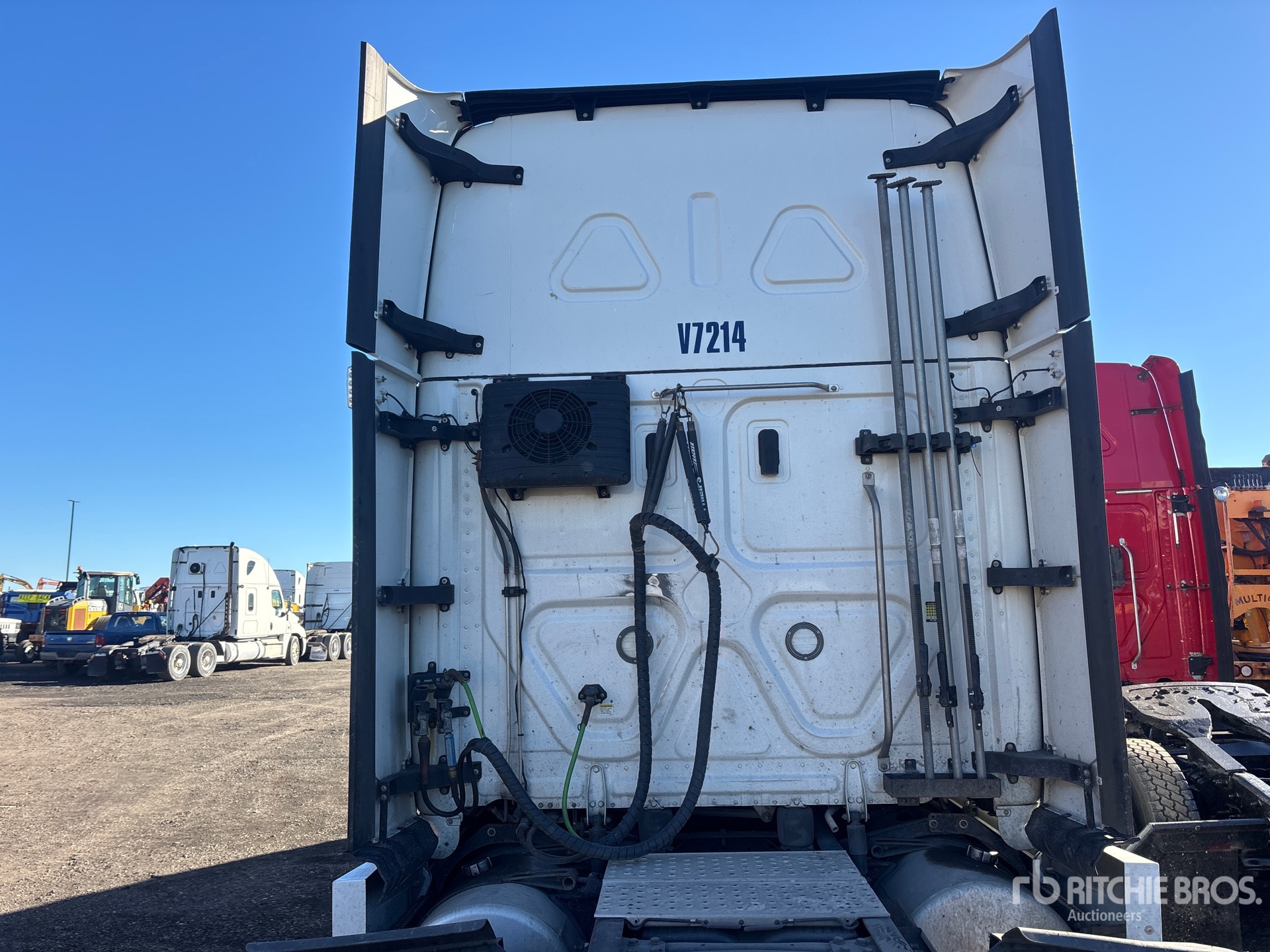 2022 Freightliner CASCADIA 126