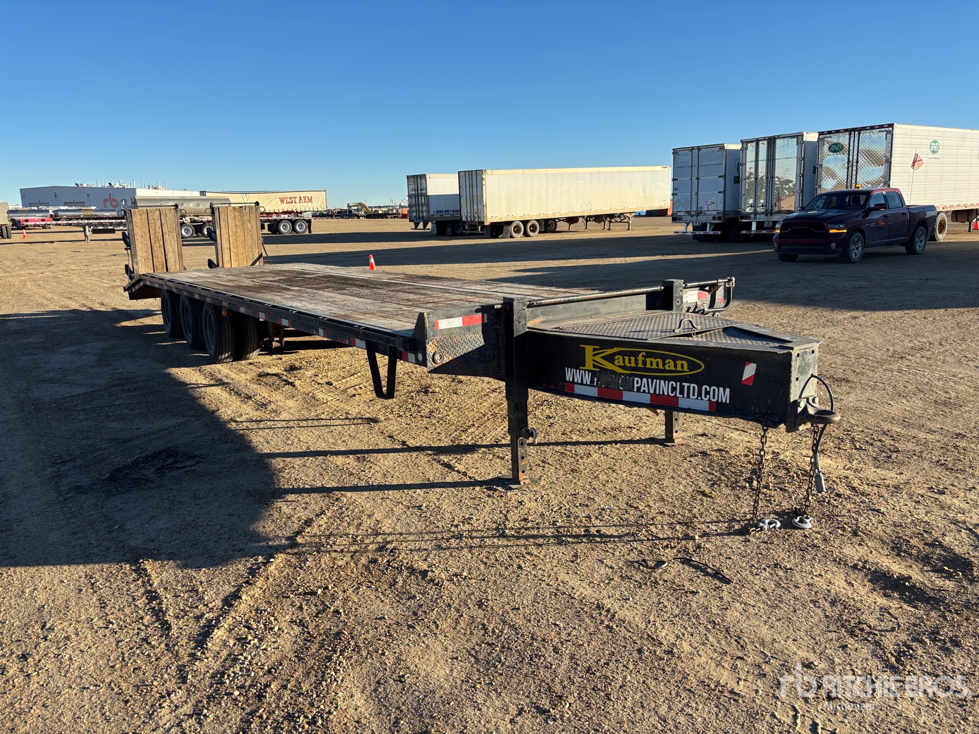 2011 Kaufman 35 FT TRI/A