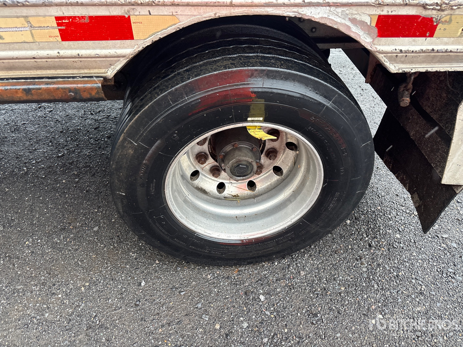 2005 Alutrec 48 ft T/A Spread Axle