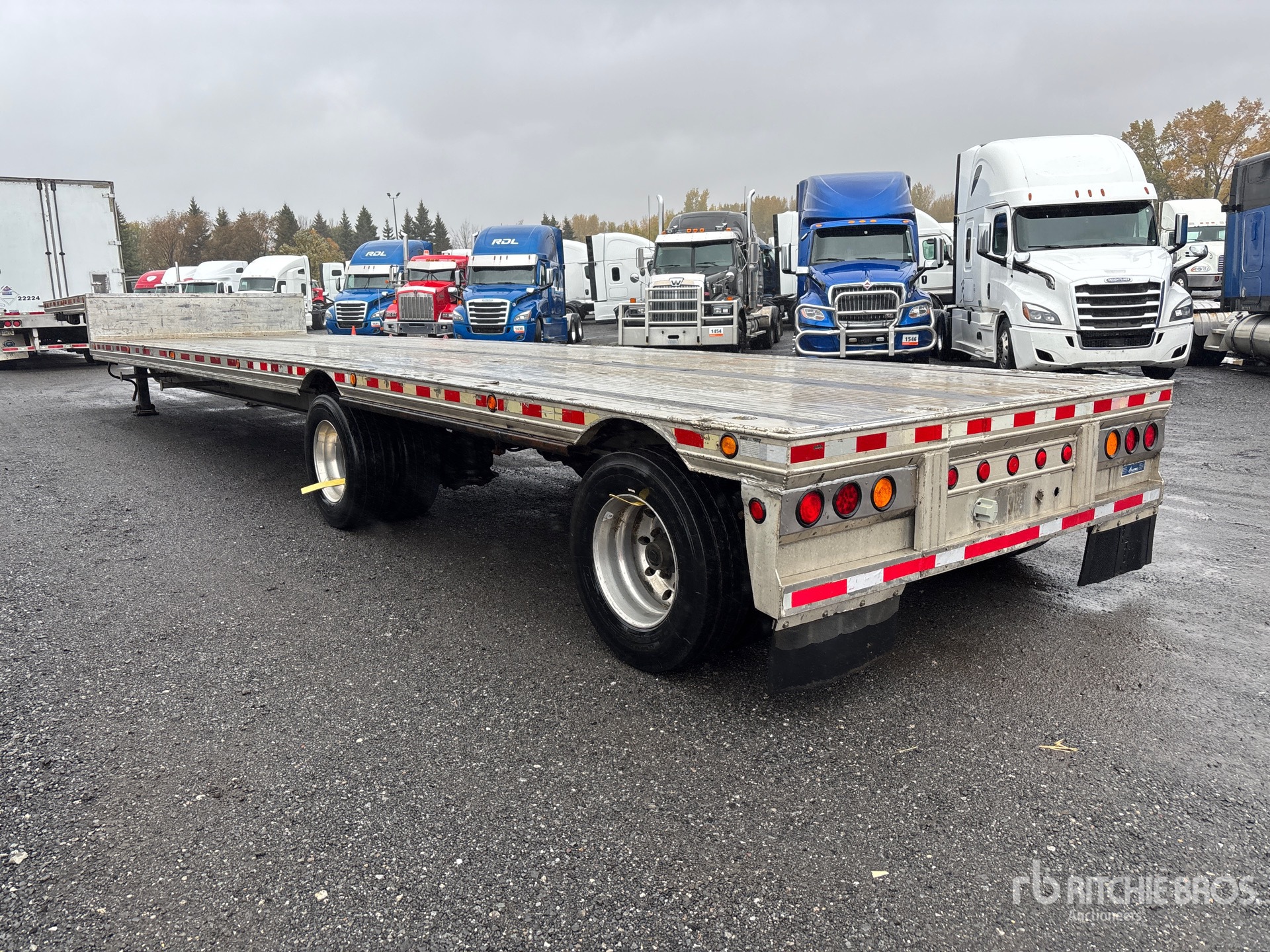 2005 Alutrec 48 ft T/A Spread Axle
