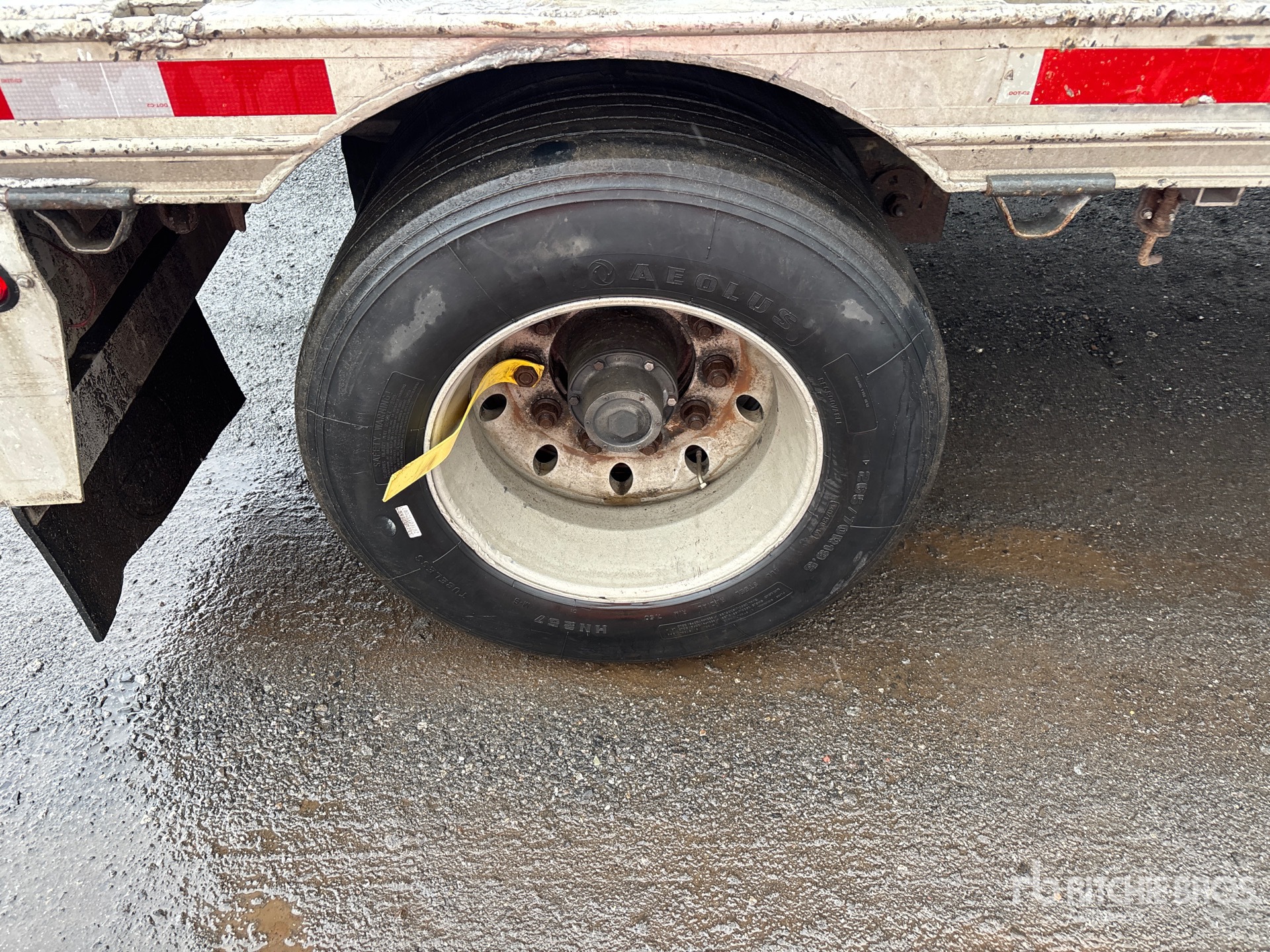 2005 Alutrec 48 ft T/A Spread Axle