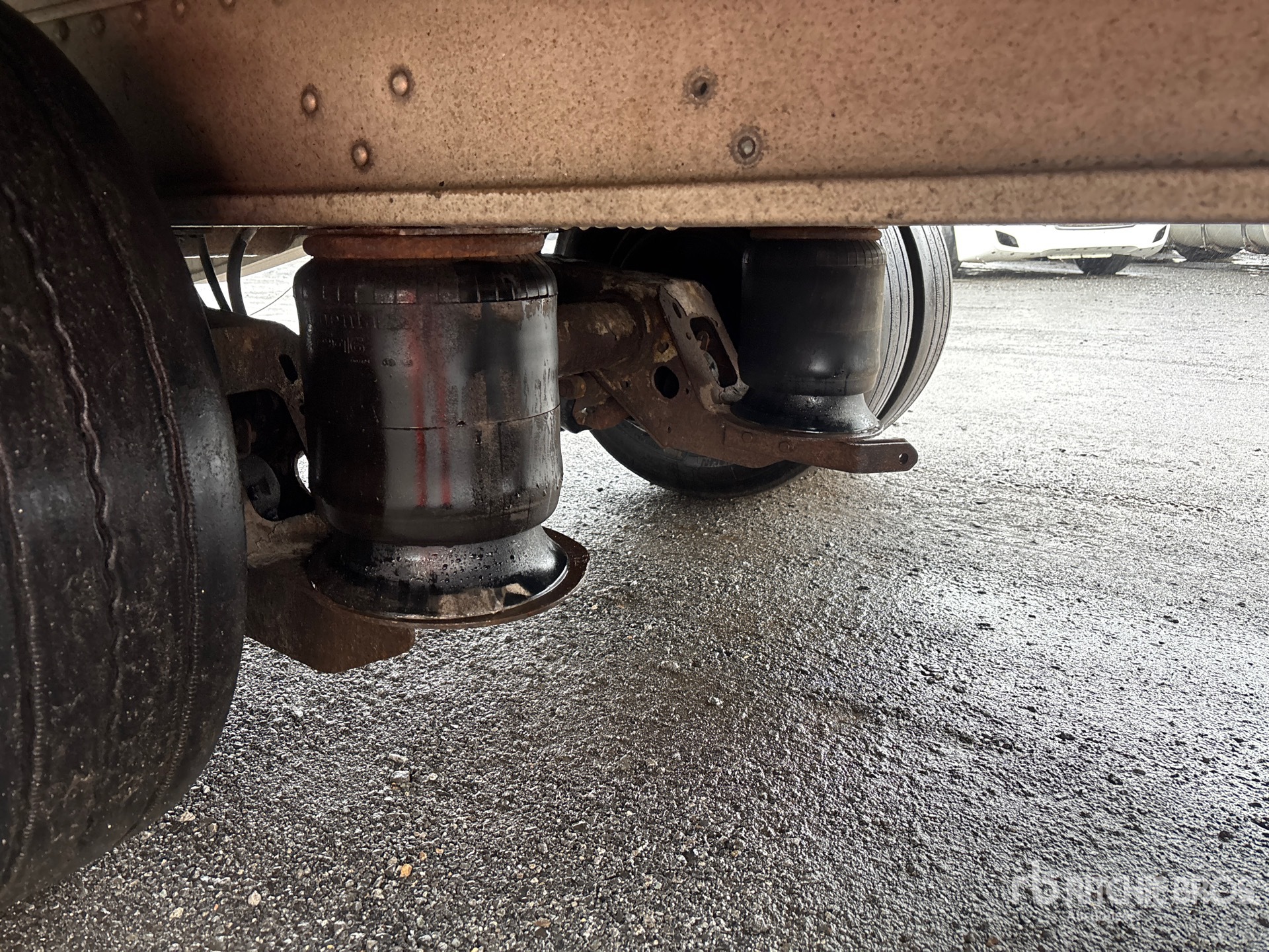 2005 Alutrec 48 ft T/A Spread Axle
