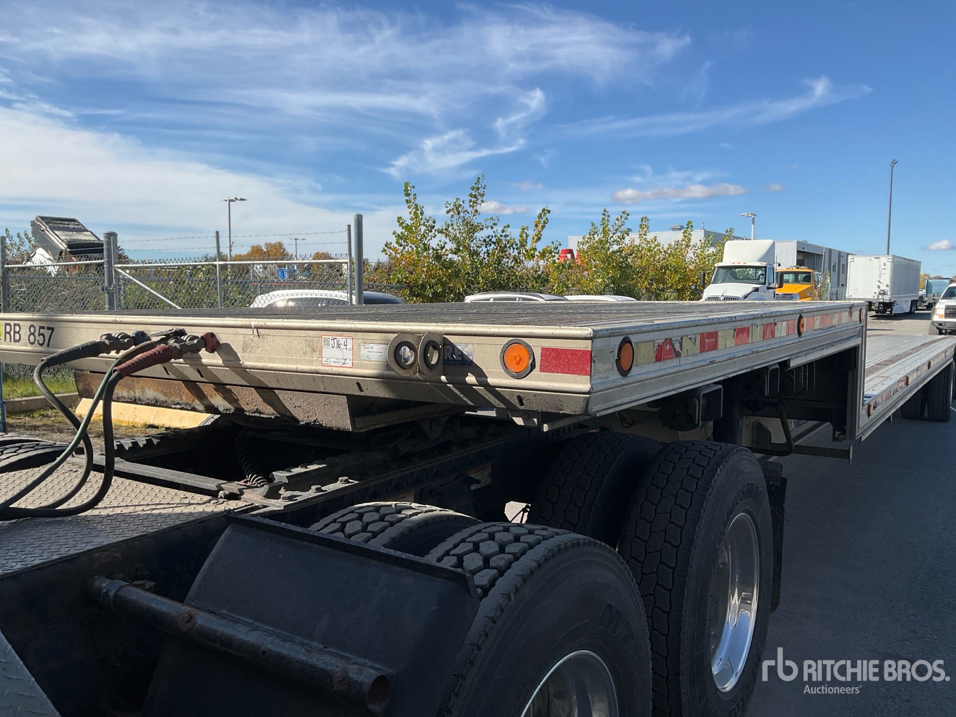 2005 Alutrec 48 ft T/A Spread Axle