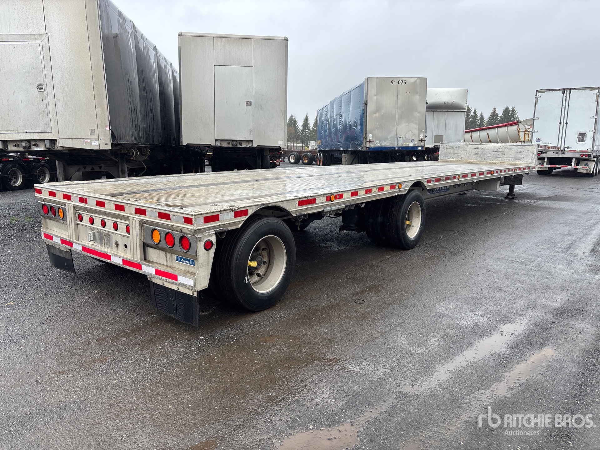 2005 Alutrec 48 ft T/A Spread Axle