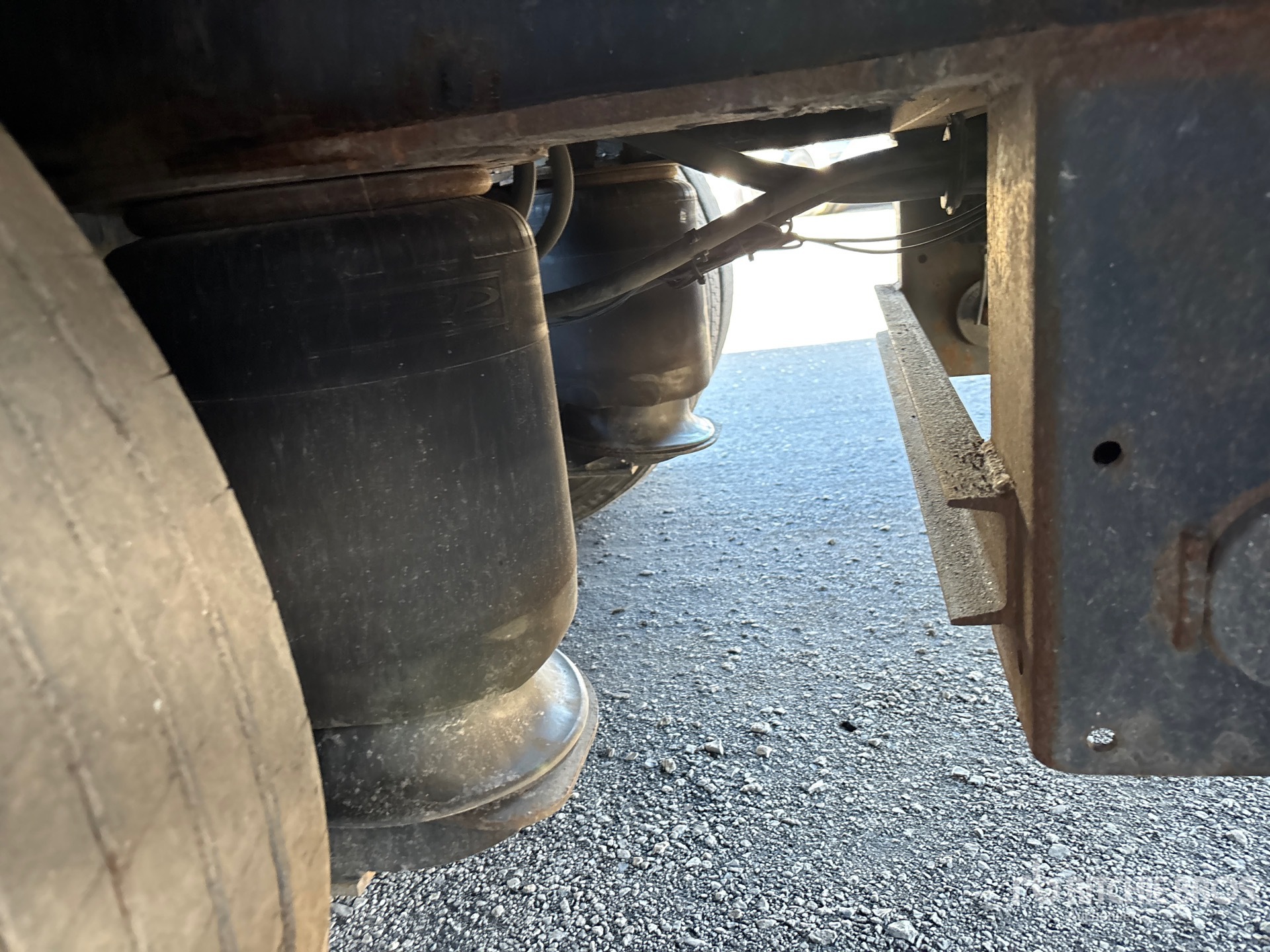 2011 Trail King 18398 kg T/A Removable Gooseneck