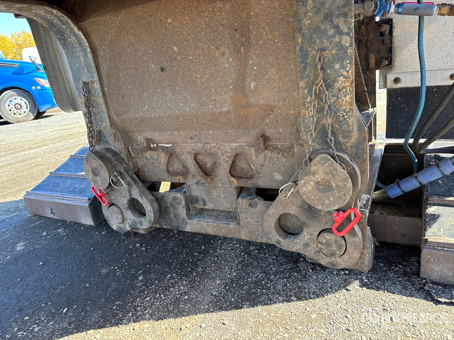 2011 Trail King 18398 kg T/A Removable Gooseneck