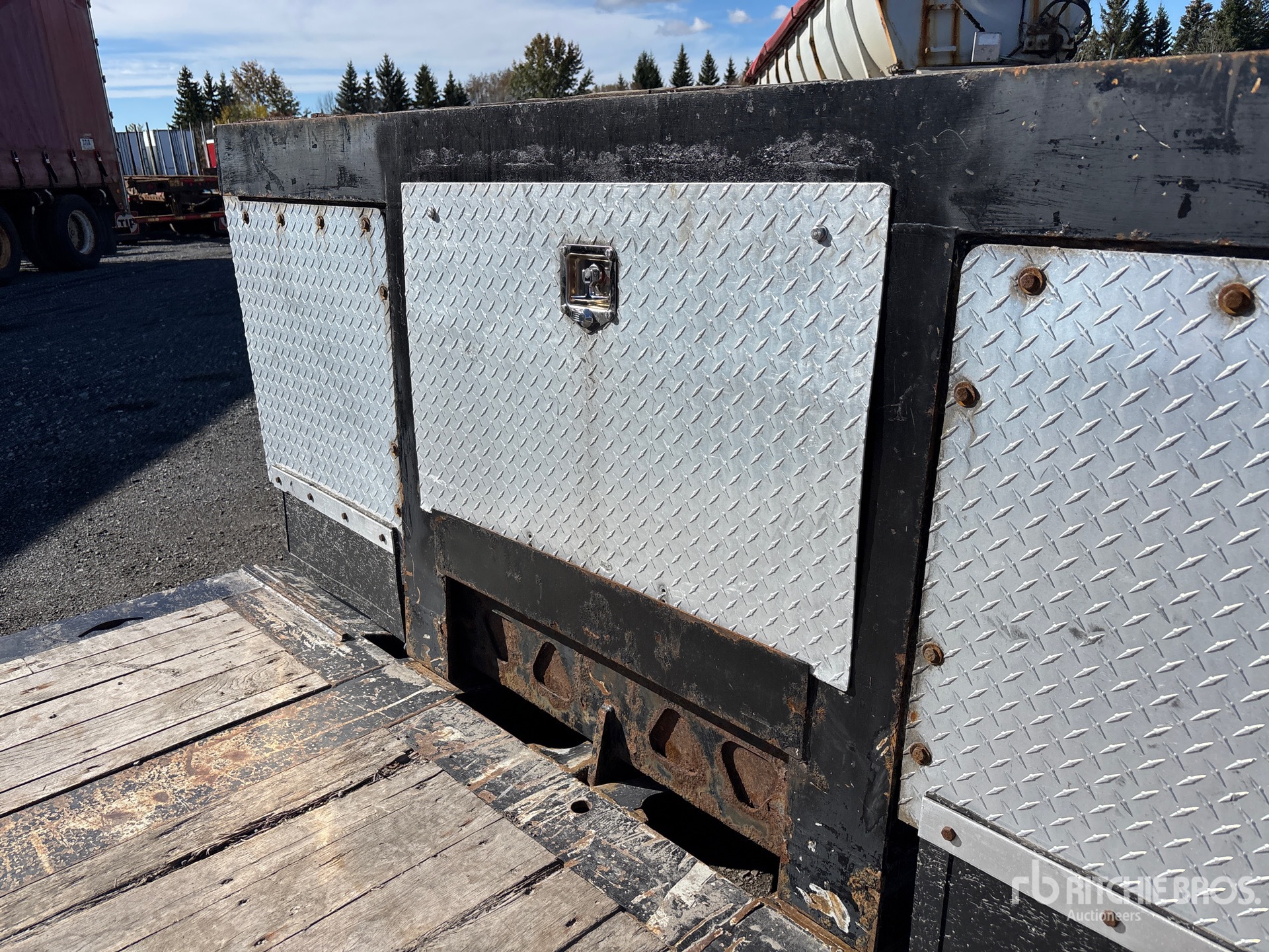2011 Trail King 18398 kg T/A Removable Gooseneck
