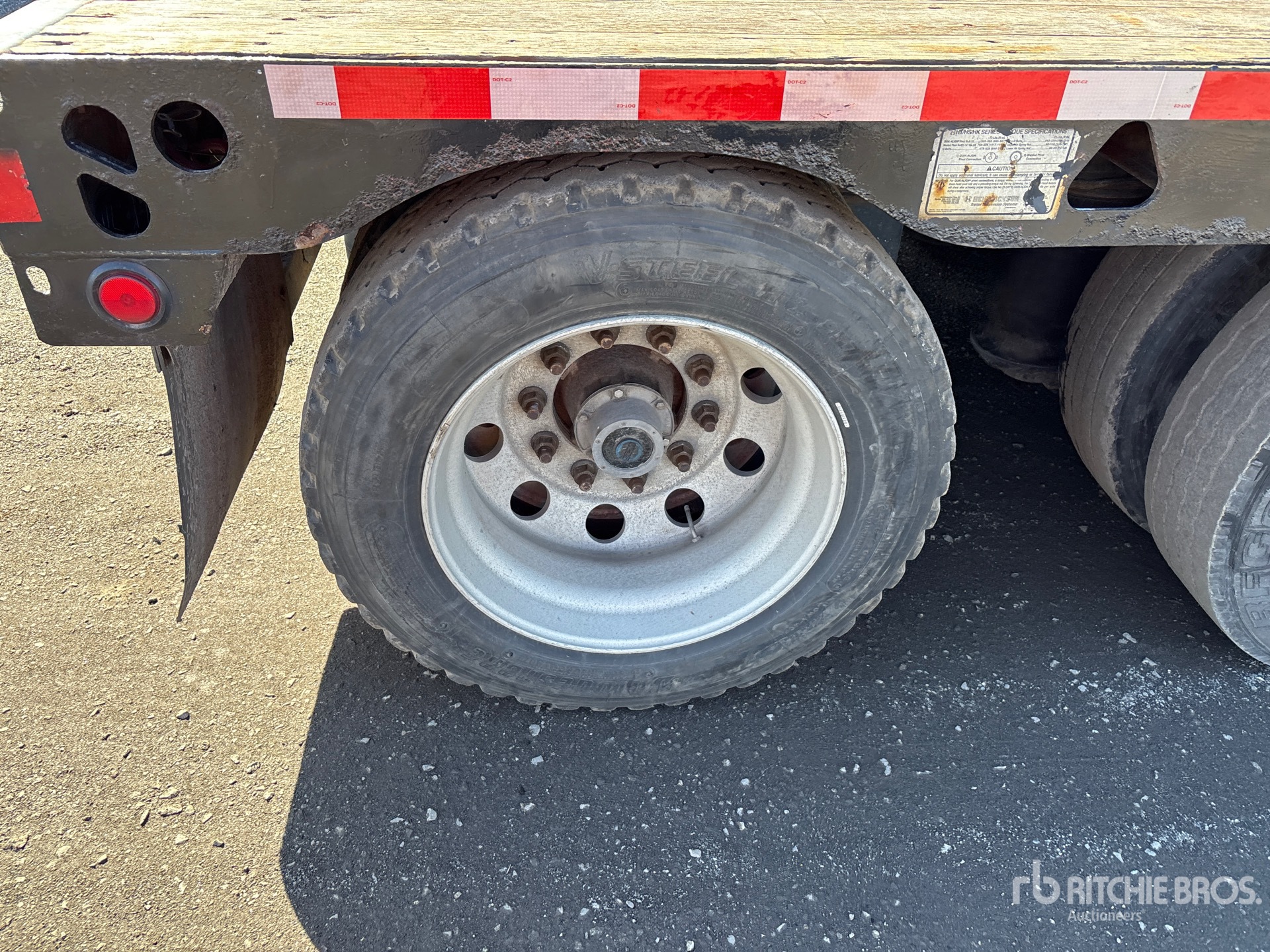 2011 Trail King 18398 kg T/A Removable Gooseneck
