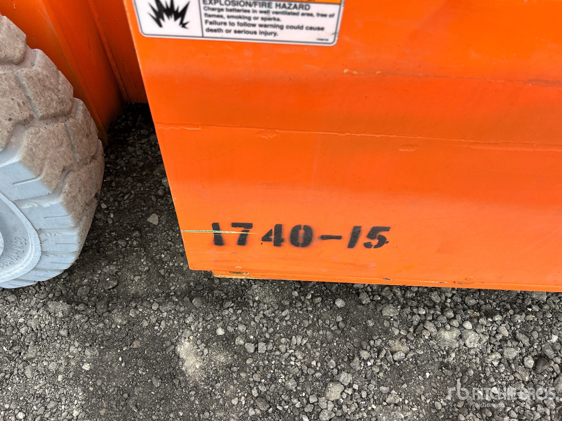 2015 JLG E400AN