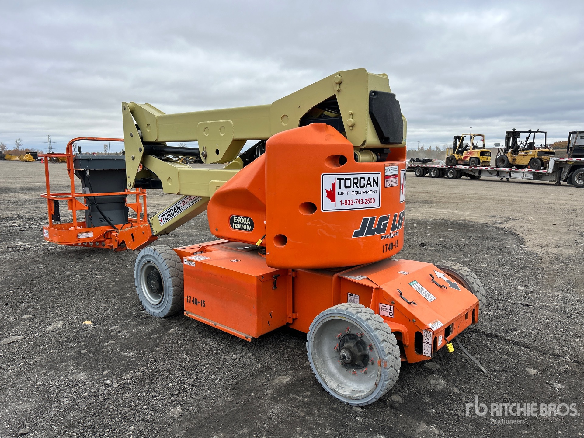 2015 JLG E400AN