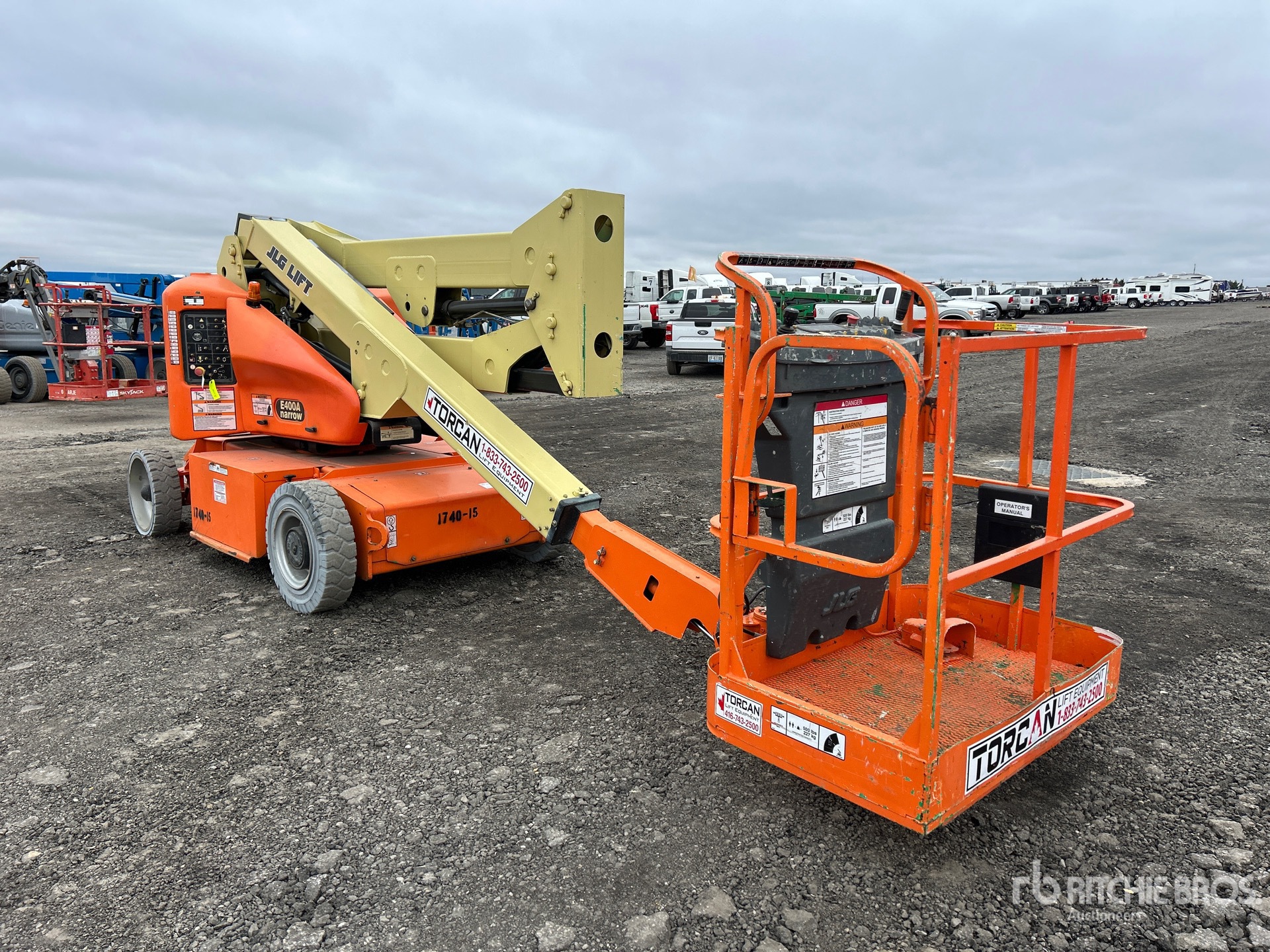 2015 JLG E400AN