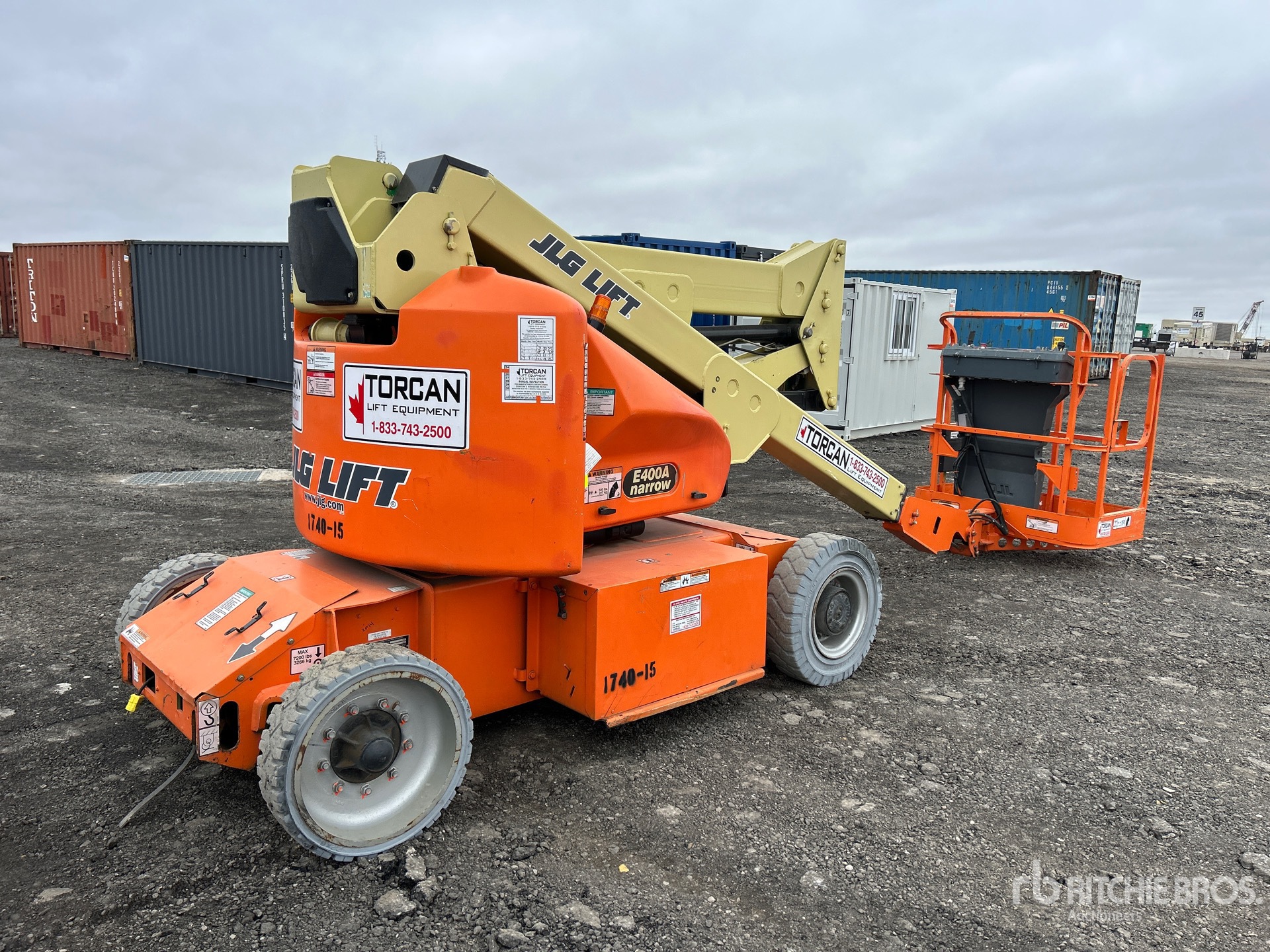 2015 JLG E400AN
