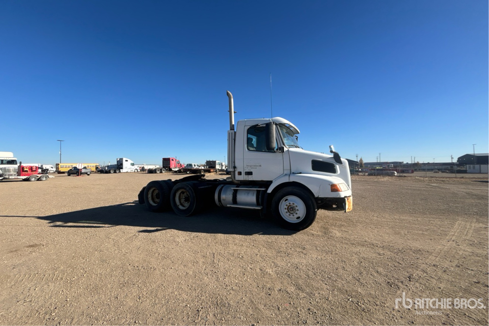 2001 Volvo VNM