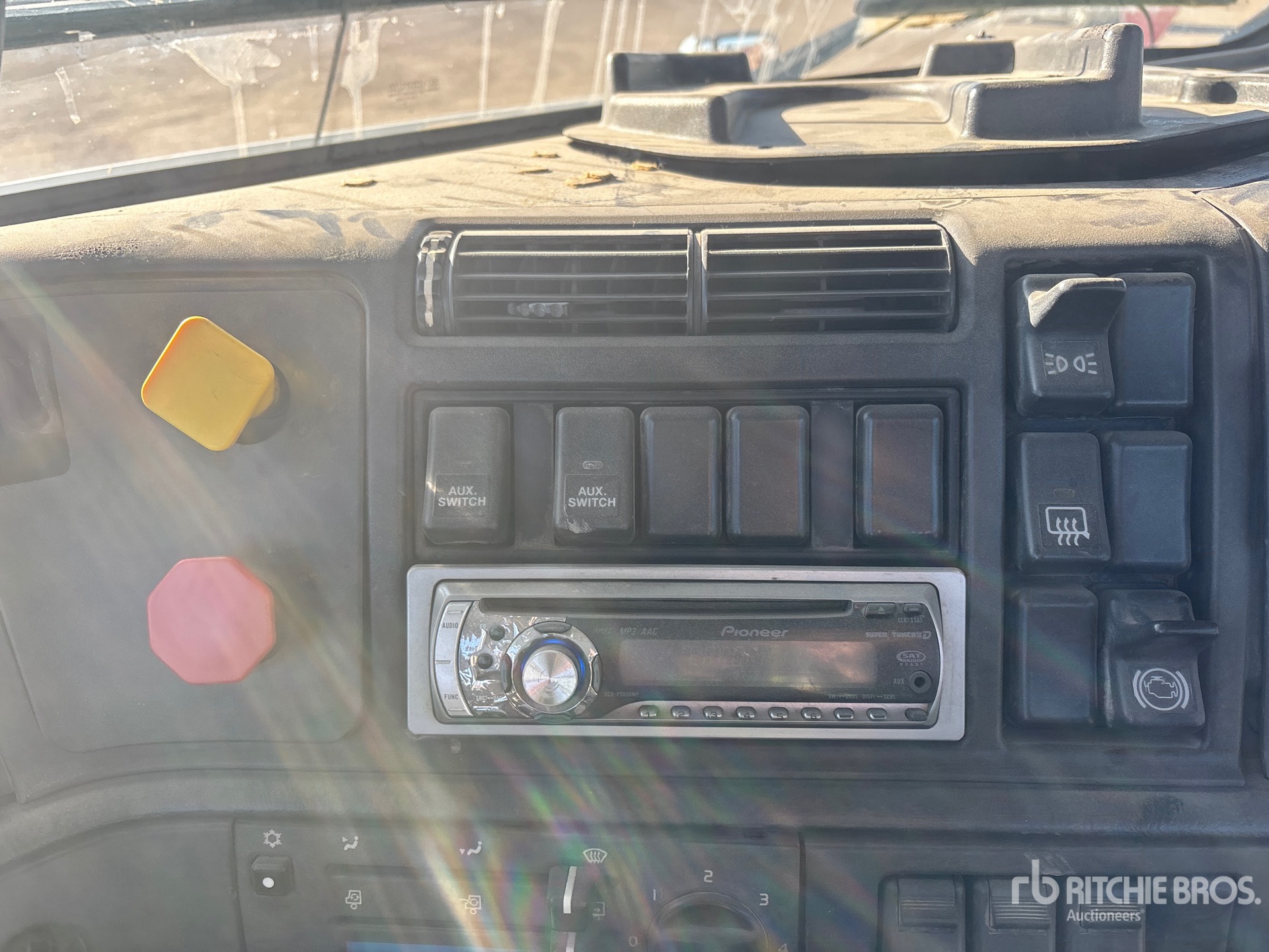 2001 Volvo VNM