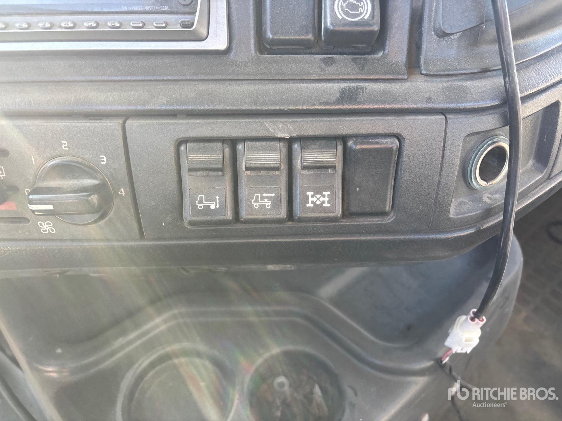 2001 Volvo VNM